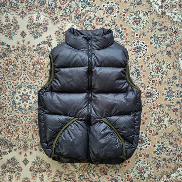 빔즈보이 다운 패딩 베스트.