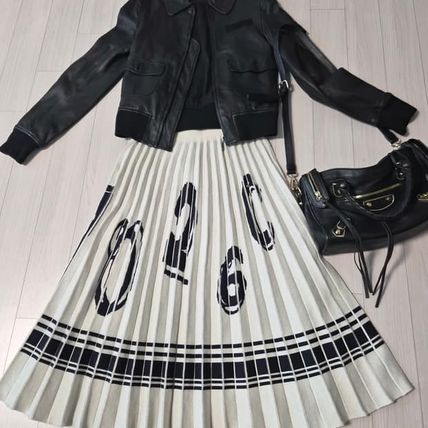 나이스클랍 유니크한 숫자 패턴 니트 플리츠 롱스커트