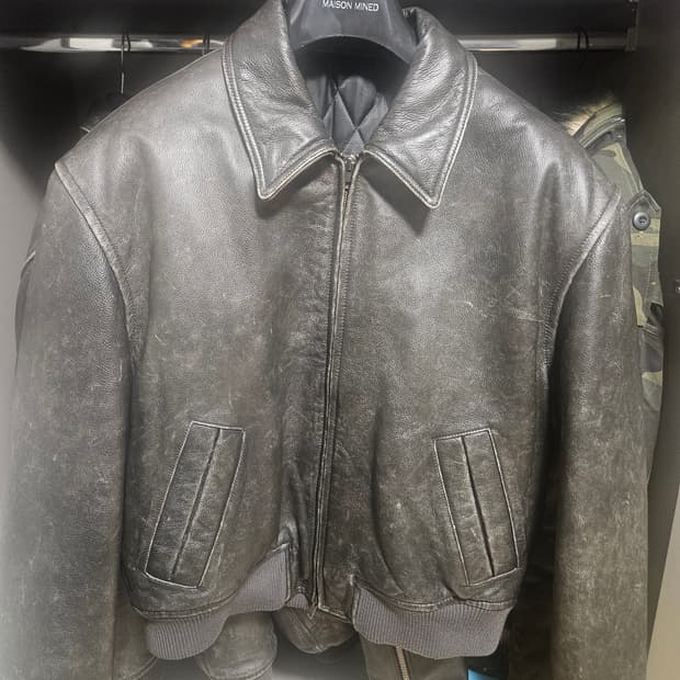 엘무드 아머 카우하이드 블랙 48사이즈 입니다