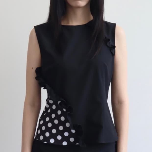 Bahayoon dot ruffle sleeveless 