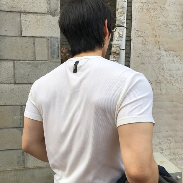 베르사체 정품 머슬핏 플리츠 반팔 화이트