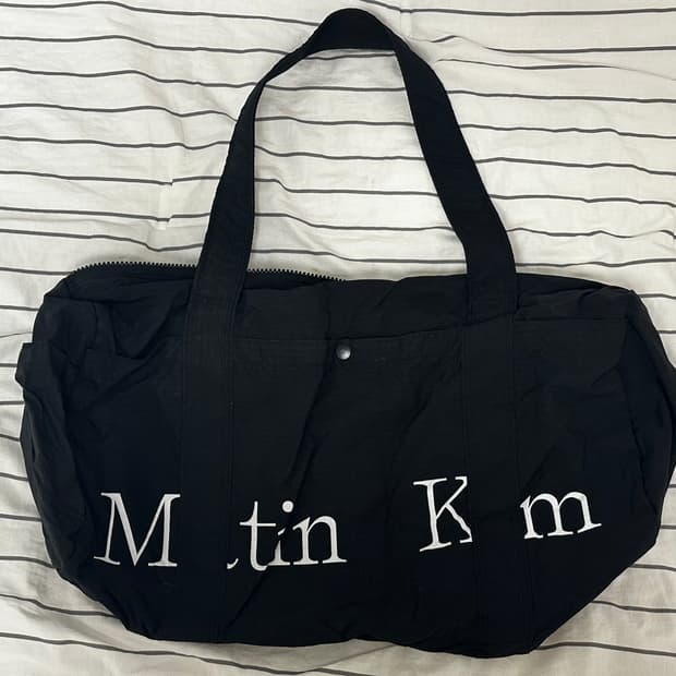 마뗑킴 나일론 빅로고 스포티 더플백