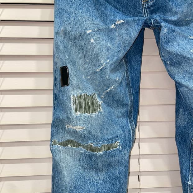 carhartt- battleworn ripped denim