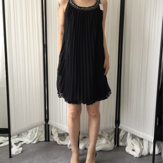 Beads point pleats sleeveless onepiece