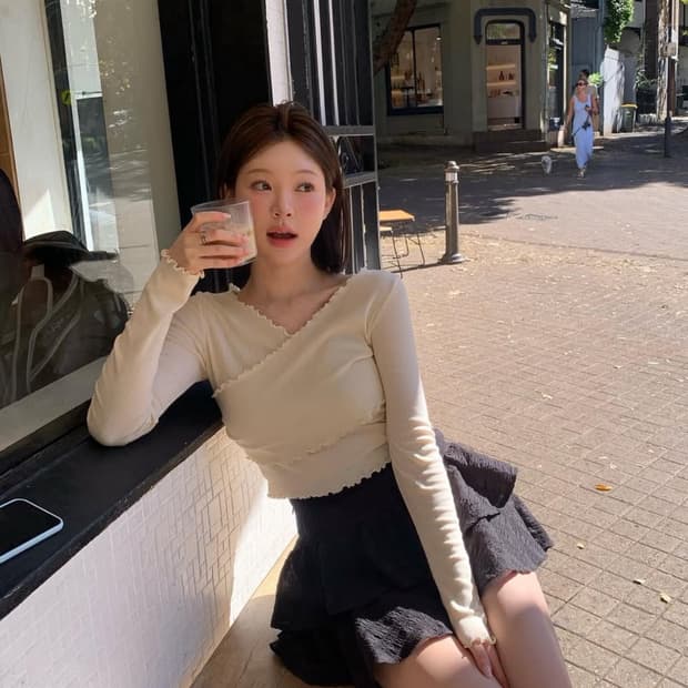 택o새제품) 소버샵 릴리 랩 티셔츠