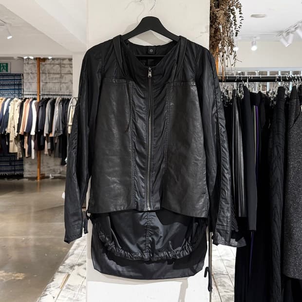 일라리아 니스트리 블랙 램스킨 폴리 실크 블렌드 집업 자켓