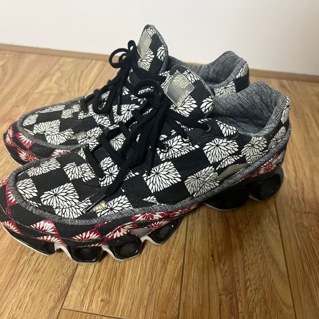 라프시몬스 아디다스 바운스 275사이즈 팝니다. 