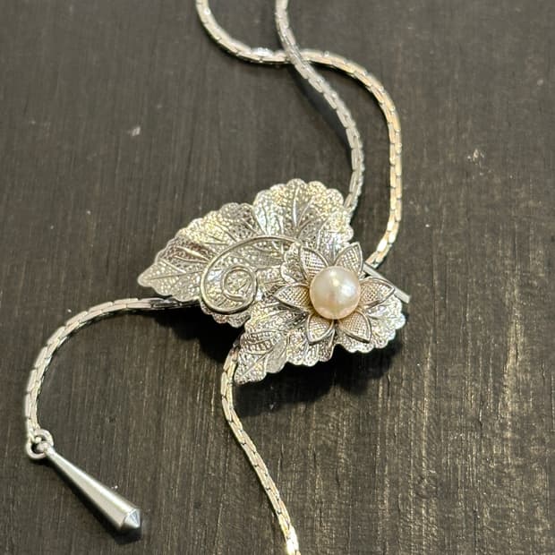 Vintage pearl bolo tie