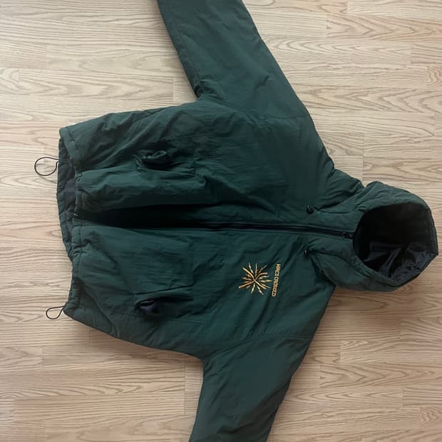 WIRES 자수 후드패딩 