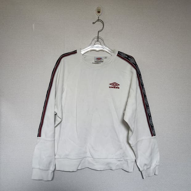 24년 엄브로 테이프 라인 맨투맨 95