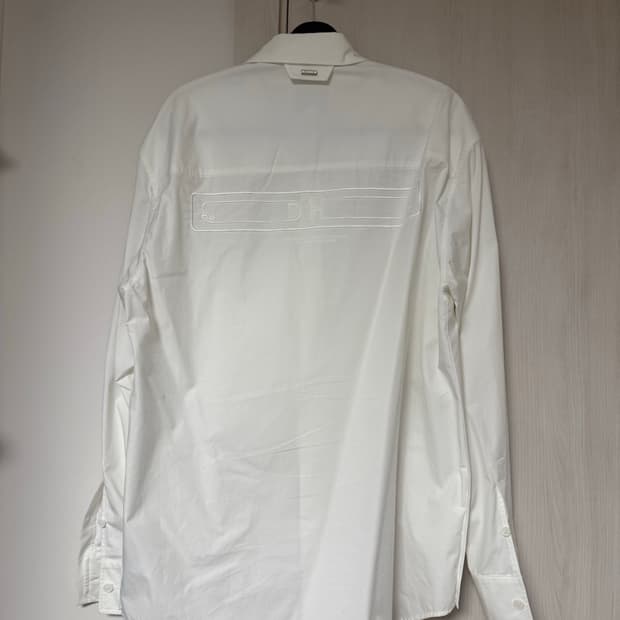 솔리드옴므 백로고 셔츠