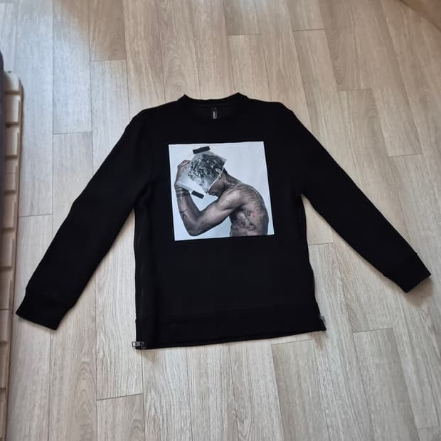 닐바렛 석고상 타투프린팅 맨투맨