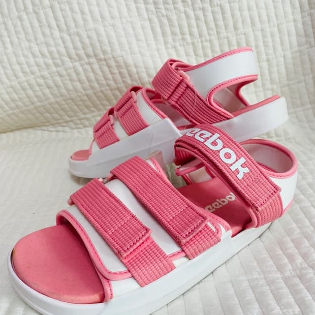 (새상품) 리복 샌들 240사이즈 팝니다