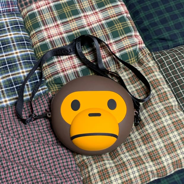 BAPE 마일로 베이비마일로 실리콘 크로스백