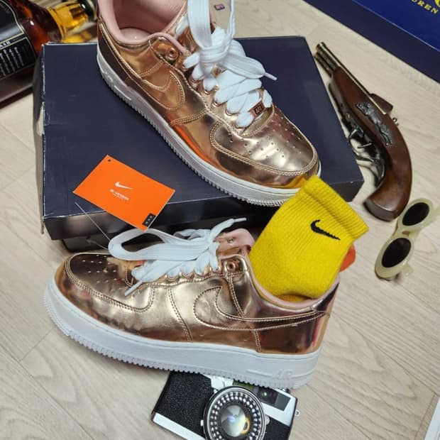 (화보촬영 1회 착용) 나이키 에어포스 골드 메탈릭 포스 275