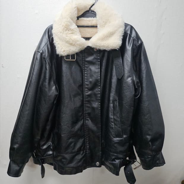 블랙 인조 가죽 무스탕 자켓  F
