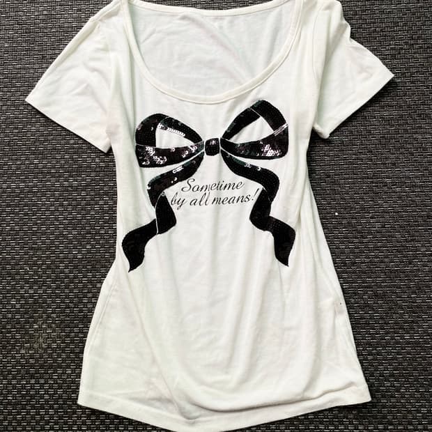  Y2K Ribbon Print Slim Fit Tee
