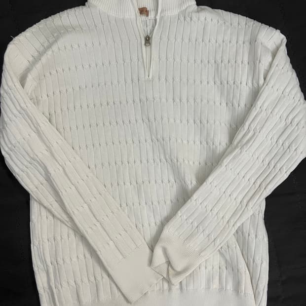 남자 흰색 반집업 니트