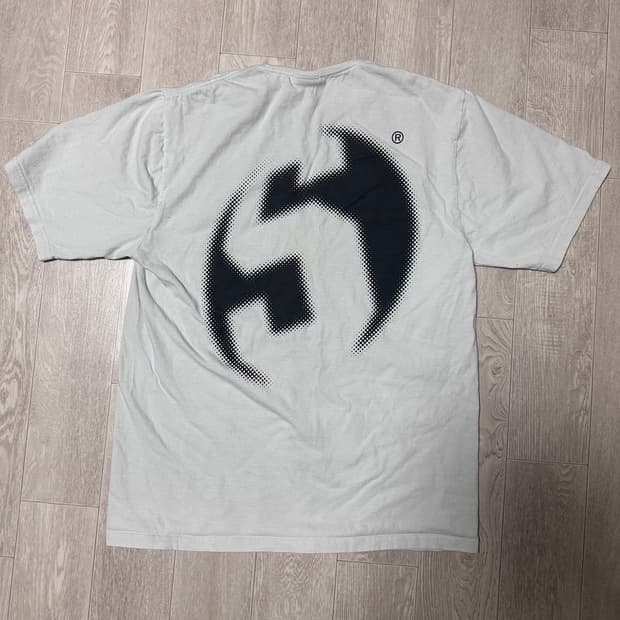 스투시 렌스 반팔 티셔츠