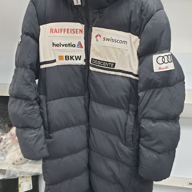 데상트 정품 스위스 아우디스키패딩 오리털롱패딩 사이즈 110사이즈 팝니다