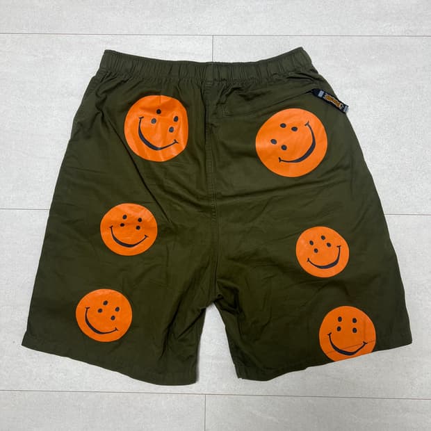캐피탈 스마일 반바지