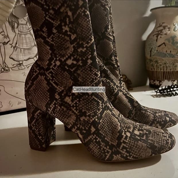 4만원대 구매+새상품_H&M 파이톤 스판삭스힐 [36 사이즈]