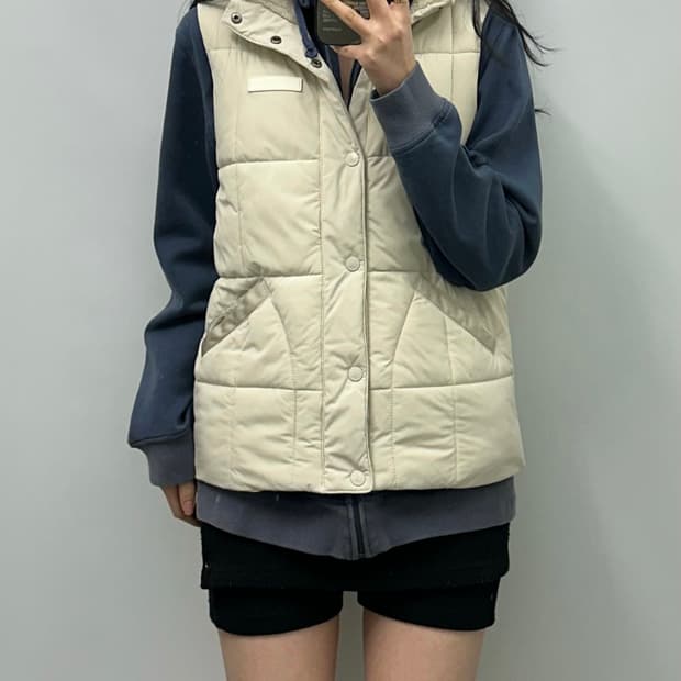 에디바우어 로고 아이보리 퀼팅 조끼패딩