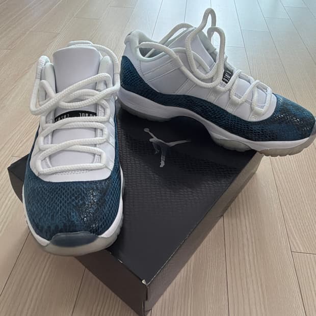 나이키 에어조던 11 레트로 로우 LE (네이비 뱀피)