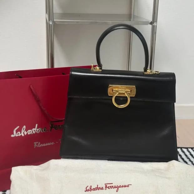 정품 페라가모 켈리백 차정원백 블랙 토트백