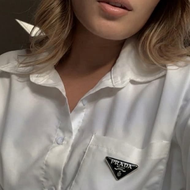 프라다 빈티지 에폭시 브로치