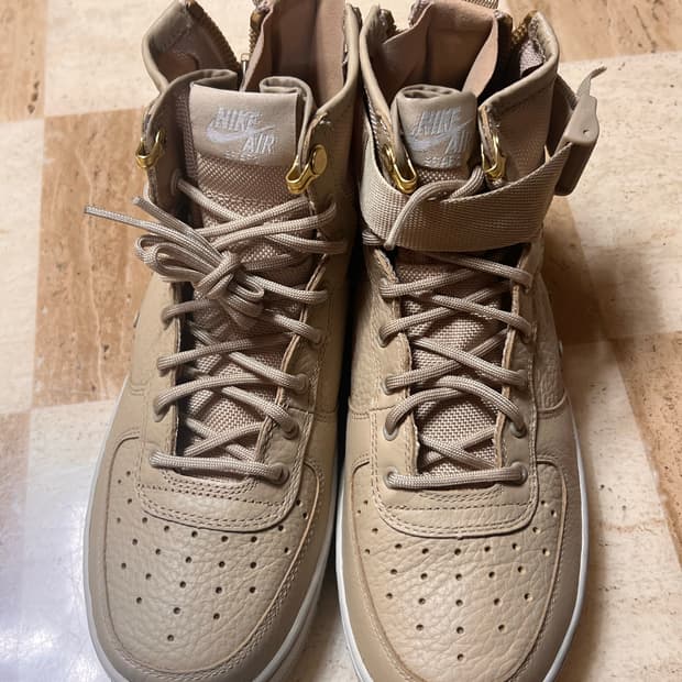 나이키 SF AF1 하이 베이지 245mm