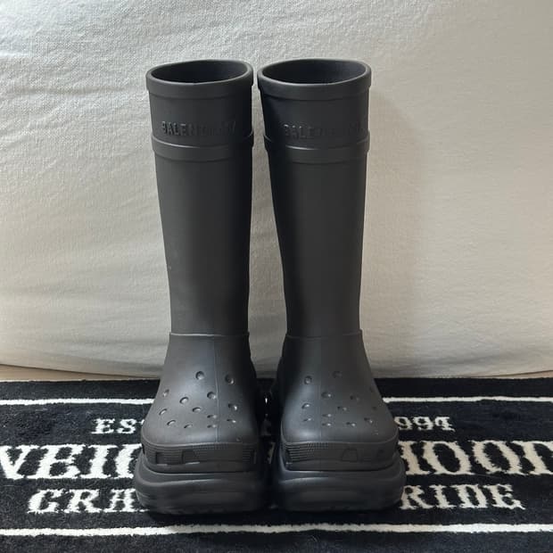 발렌시아가 크록스 부츠