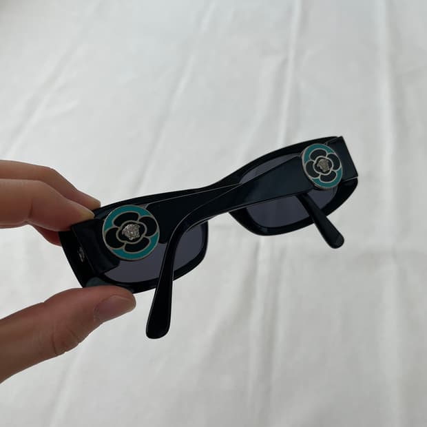 지아니 베르사체 플라워 메탈리온 블랙 선글라스