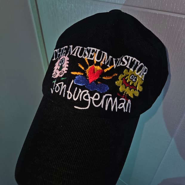 더뮤지엄비지터 존버거맨 모자