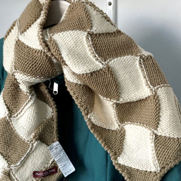 Italy made design pattern knit muffler