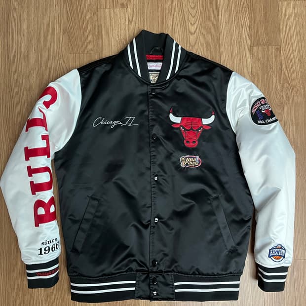 미첼앤네스 NBA 시카고 불스 챔피언스 바시티 새틴 자켓 L