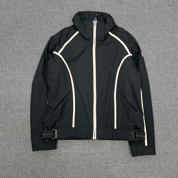 나이키 ACG 흰검 바람막이