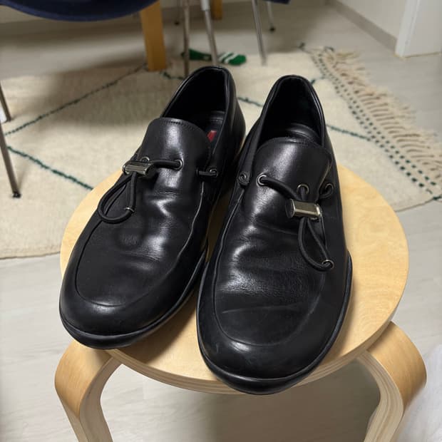 프라다 스포츠 스트링 로퍼