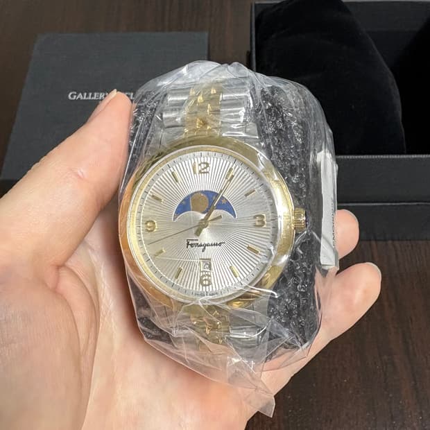 페라가모 듀오 문페이즈 시계 새상품
