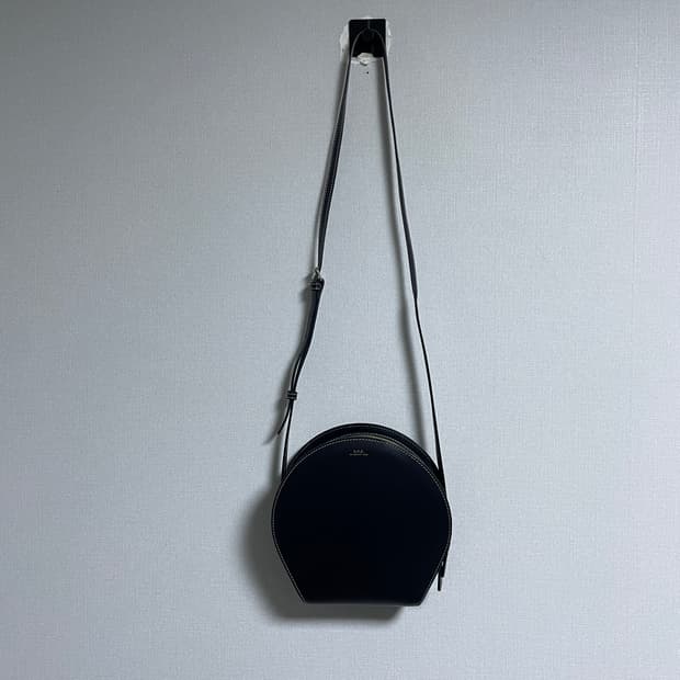 A.P.C. 아페쎄 밀라 크로스백 블랙