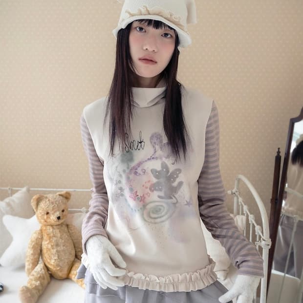 허그유어스킨 드로잉 프릴 폴라 탑 