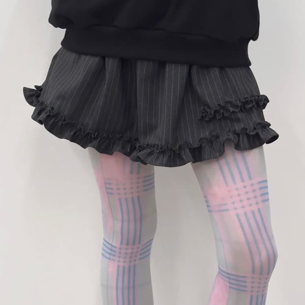 Striped Hem Ruffle Skirt [Charcoal]