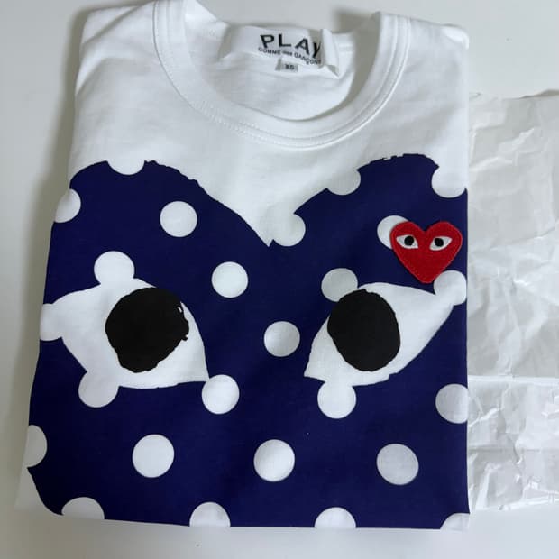 플레이 꼼데가르송 레드 하트 프린트 블루 하트 티셔츠 화이트 Xs