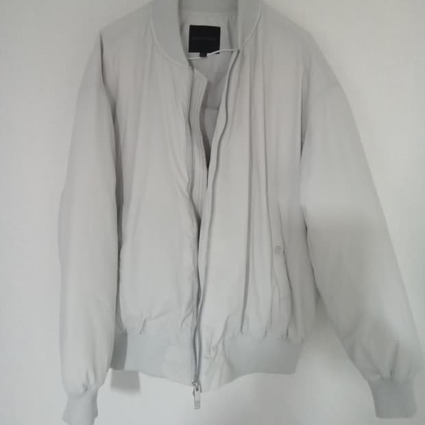 스파오 경량 블루종 점퍼