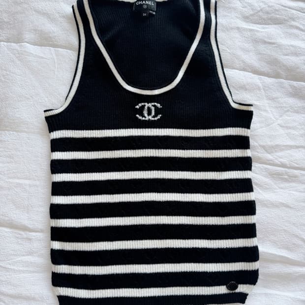 샤넬 민소매니트