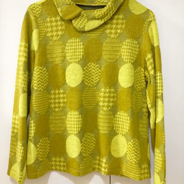 도트 카라 니트