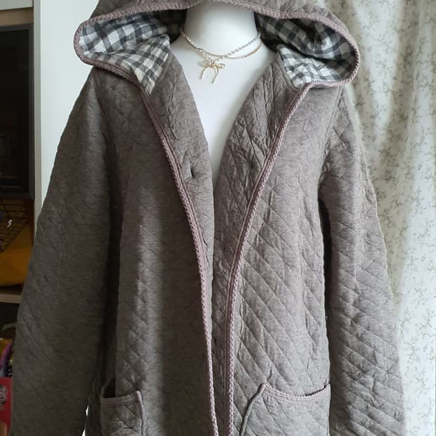 [모리걸] 누빔 체크 후드 롱 코트