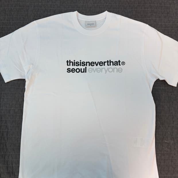 디스이즈네버댓 X 에브리원도쿄 로고 티셔츠