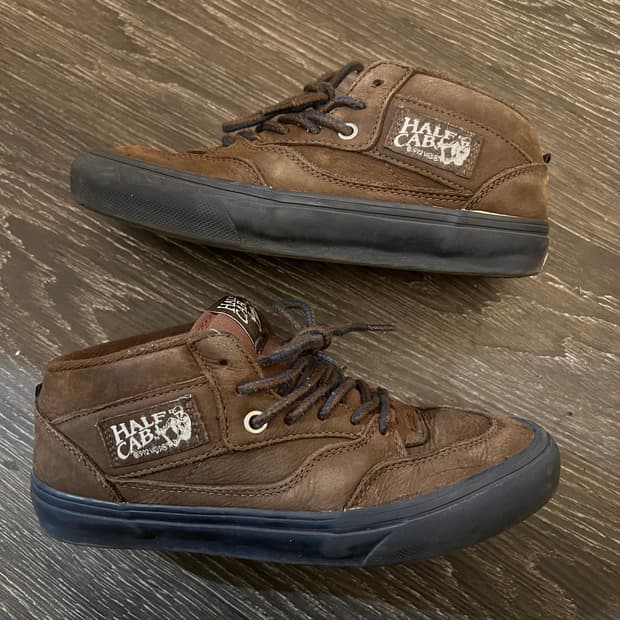 반스 닉 마이클 콜라보 스케이트 하프캡 브라운