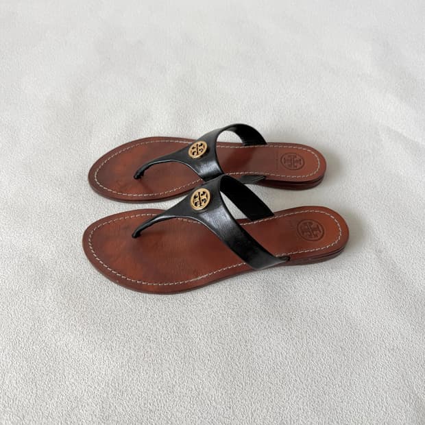 [6.5M]토리버치(TORYBUCH) 레더 플리플랍 슬리퍼